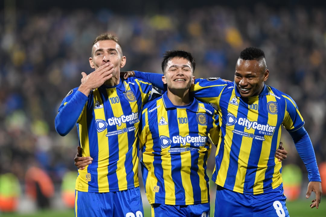 Rosario Central desfila no Gigante de Arroyito, goleia e carimba passaporte para as oitavas